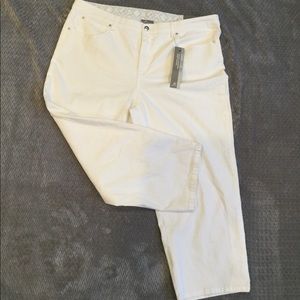 NWT PLUS SIZE JM Collection Capri Pants